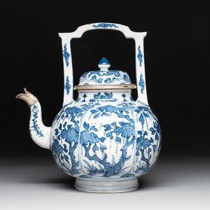 A Chinese blue and white silver-mounted wine pot, Kangxi — photo 1