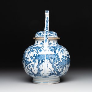A Chinese blue and white silver-mounted wine pot, Kangxi — photo 2
