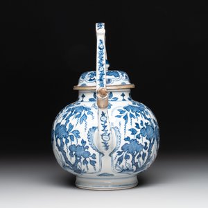 A Chinese blue and white silver-mounted wine pot, Kangxi — photo 4