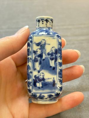 A Chinese blue and white 'Sima Guang 司馬光' snuff bottle, Qianlong mark, 19th C. — foto 2