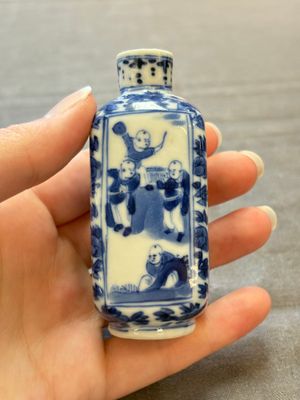 A Chinese blue and white 'Sima Guang 司馬光' snuff bottle, Qianlong mark, 19th C. — foto 3