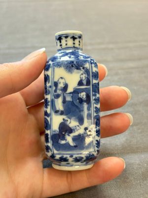 A Chinese blue and white 'Sima Guang 司馬光' snuff bottle, Qianlong mark, 19th C. — foto 4