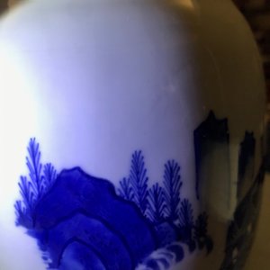 A Chinese blue and white sleeve vase with figural design all-round, Transitional period — 照片 16