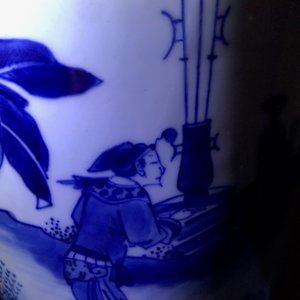 A Chinese blue and white sleeve vase with figural design all-round, Transitional period — 照片 19