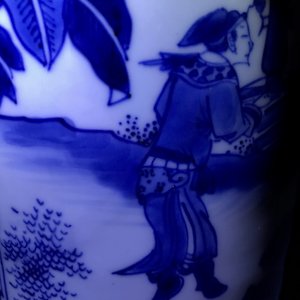 A Chinese blue and white sleeve vase with figural design all-round, Transitional period — 照片 29