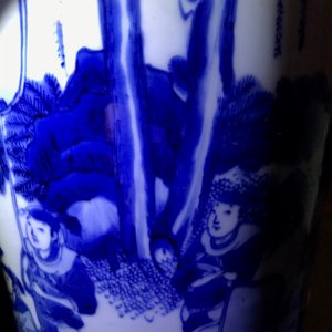 A Chinese blue and white sleeve vase with figural design all-round, Transitional period — photo 11