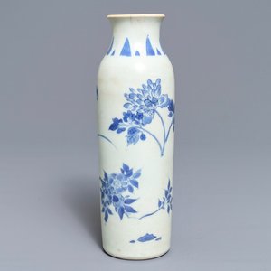 A Chinese blue and white sleeve vase with floral design, Hatcher cargo, Transitional period — photo 1