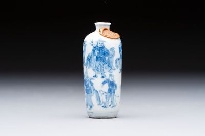 A Chinese blue and white snuff bottle with figural design, dragon mark, 19th C.