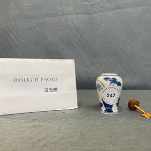 A Chinese blue and white snuff bottle, Yongzheng mark, 18/19th C. — photo 7