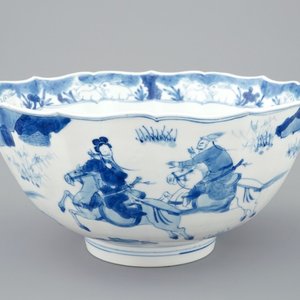 A Chinese blue and white soft paste bowl with horseriders, Kangxi — photo 1