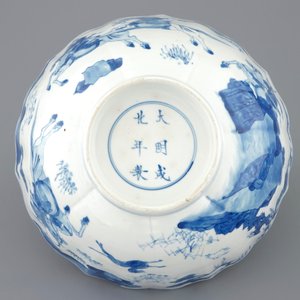 A Chinese blue and white soft paste bowl with horseriders, Kangxi — photo 7
