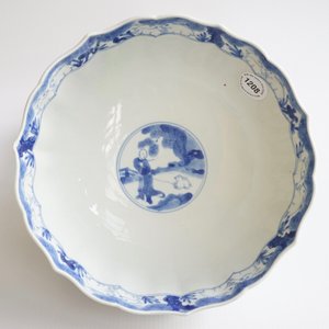 A Chinese blue and white soft paste bowl with horseriders, Kangxi — photo 10