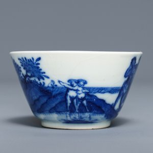 A Chinese blue and white 'soft paste' cup and saucer with an unusual scene with slaves, Qianlong — 照片 7