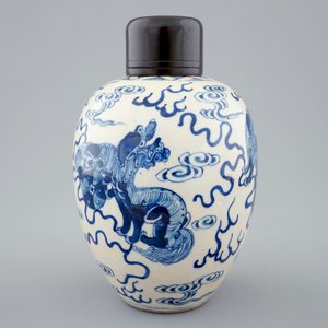 A Chinese blue and white soft paste jar with wooden cover, 19th C. — photo 2