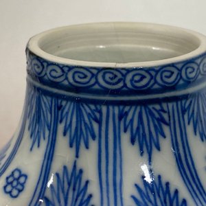 A Chinese blue and white soft paste miniature teapot, Kangxi — photo 13