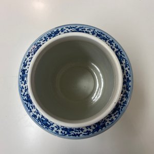 A Chinese blue and white soft paste 'sanduo' 'lantern' vase, Qianlong — 照片 14