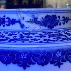 A Chinese blue and white soft paste 'sanduo' 'lantern' vase, Qianlong — 照片 21