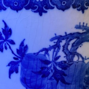 A Chinese blue and white soft paste 'sanduo' 'lantern' vase, Qianlong — 照片 22