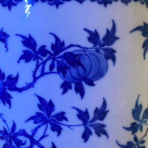 A Chinese blue and white soft paste 'sanduo' 'lantern' vase, Qianlong — 照片 27