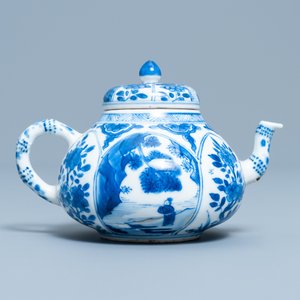 A Chinese blue and white soft paste teapot and cover, Kangxi — 照片 4