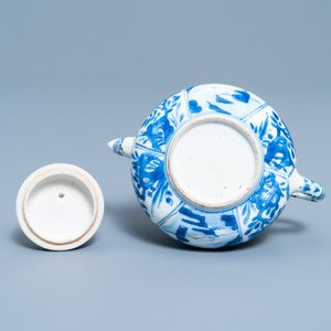 A Chinese blue and white soft paste teapot and cover, Kangxi — 照片 7