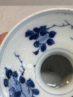 A Chinese blue and white spittoon with figural design, Kangxi — photo 13