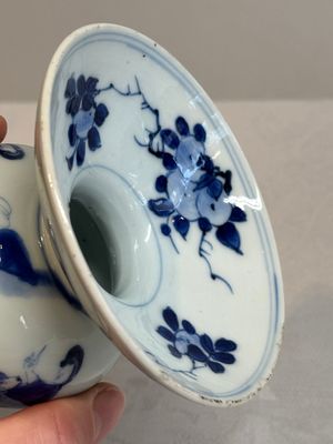 A Chinese blue and white spittoon with figural design, Kangxi — photo 15
