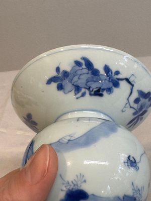 A Chinese blue and white spittoon with figural design, Kangxi — photo 8