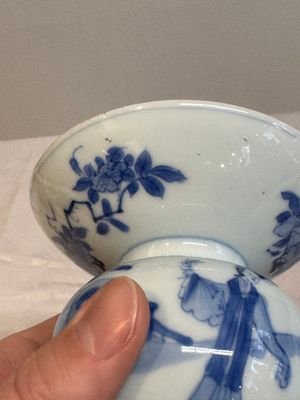 A Chinese blue and white spittoon with figural design, Kangxi — photo 9