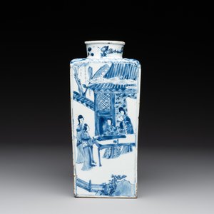 A Chinese blue and white square bottle with figural design, Kangxi — photo 1