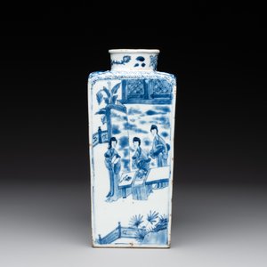 A Chinese blue and white square bottle with figural design, Kangxi — photo 2