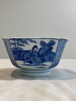 A Chinese blue and white square bowl with ladies in a garden, Kangxi mark and of the period — photo 3