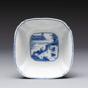 A Chinese blue and white square bowl with ladies in a garden, Kangxi mark and of the period — photo 5