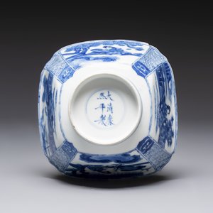 A Chinese blue and white square bowl with ladies in a garden, Kangxi mark and of the period — photo 6