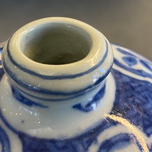 A Chinese blue and white square flask and a kendi, Ming — 照片 19