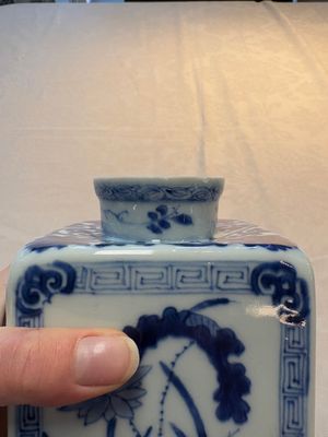 A Chinese blue and white square flask and cover with floral design, Kangxi — photo 7