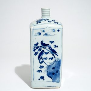 A Chinese blue and white square gin bottle, Transitional period — photo 2