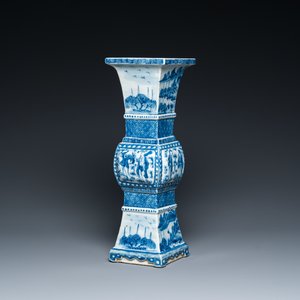 A Chinese blue and white square 'gu' vase, 19th C. — photo 1
