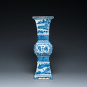 A Chinese blue and white square 'gu' vase, 19th C. — photo 2