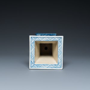 A Chinese blue and white square 'gu' vase, 19th C. — photo 6