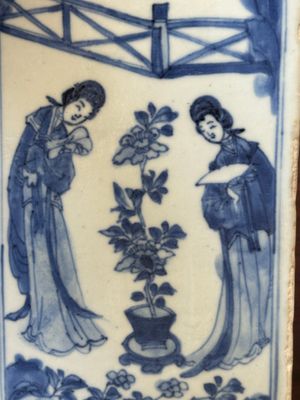 A Chinese blue and white square 'Long Eliza' flask and a covered bowl, Kangxi — 照片 20