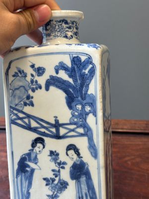 A Chinese blue and white square 'Long Eliza' flask and a covered bowl, Kangxi — 照片 24