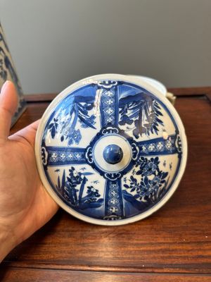 A Chinese blue and white square 'Long Eliza' flask and a covered bowl, Kangxi — 照片 6