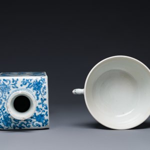 A Chinese blue and white square 'Long Eliza' flask and a covered bowl, Kangxi — 照片 5