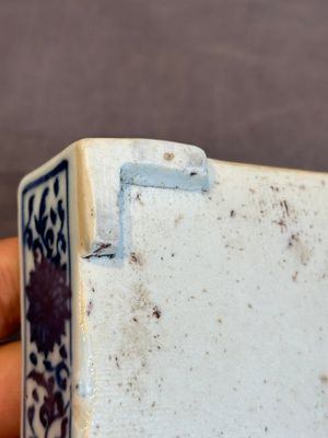 A Chinese blue and white square 'lotus scroll' box and cover, Qianlong — photo 24