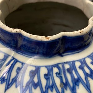 A Chinese blue and white 'squirrel and grapevine' vase, Wanli/Jiajing — photo 11