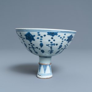 A Chinese blue and white stem cup, Ming — photo 5