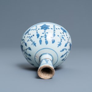 A Chinese blue and white stem cup, Ming — photo 6