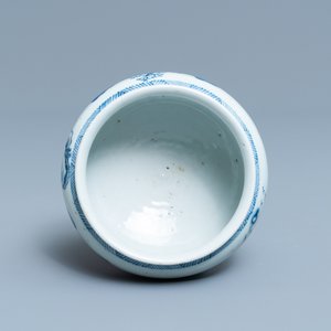 A Chinese blue and white stem cup with a continuous landscape scene, Kangxi/Yongzheng — 照片 6