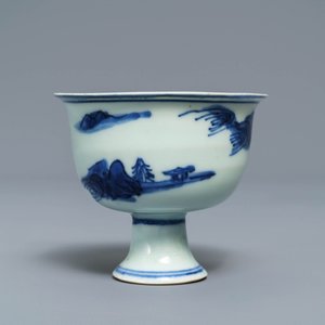 A Chinese blue and white stem cup with landscape design, Transitional period — 照片 3